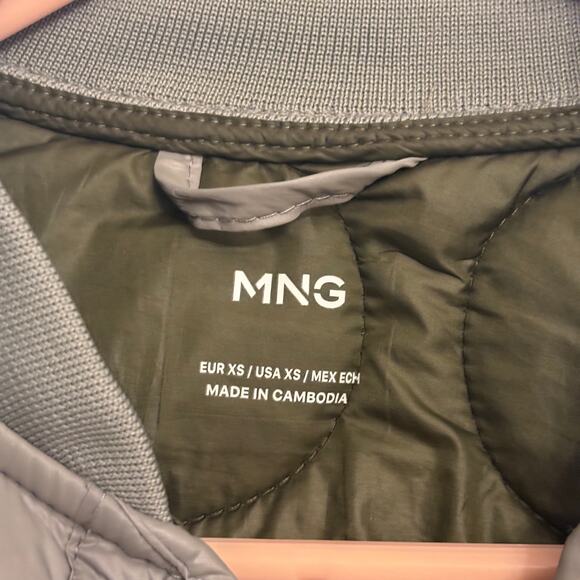 MNG Sage Green Light Weight Quilted Thin 4 Snap Closure Puffer Jacket sz XS - Picture 11 of 11